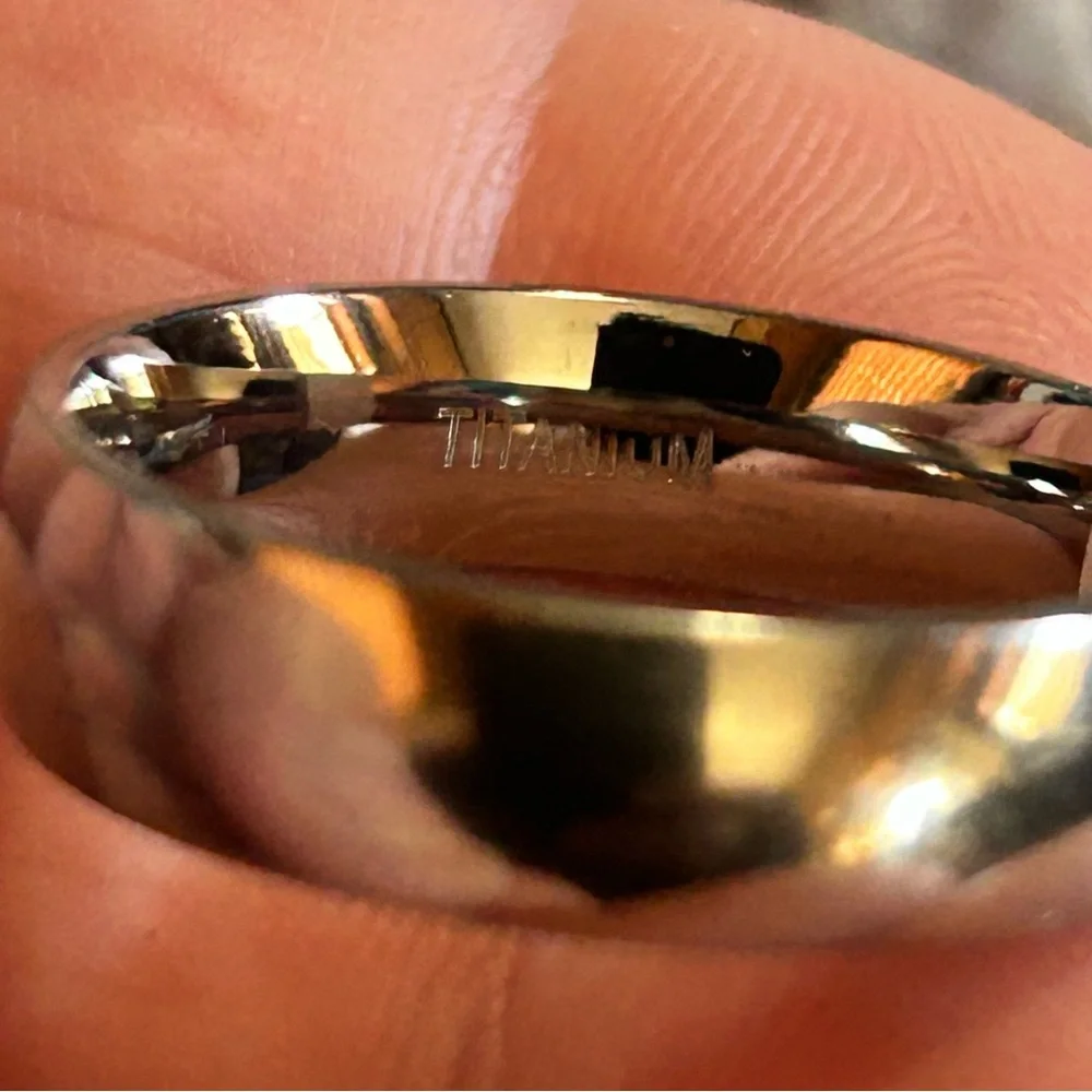 Men’s 6mm polished Titanium comfort band wedding ring NIB 11